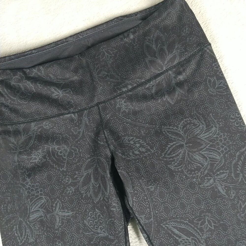 Prana Capri Leggings Yoga Pants Outdoors Athletic Wear Medium Dark Print